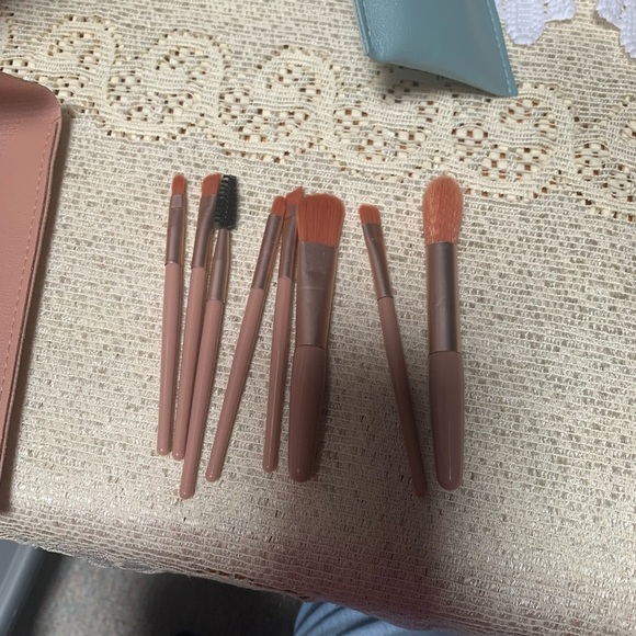 8 piece Makeup Brush Set in pink - Picture 1 of 4